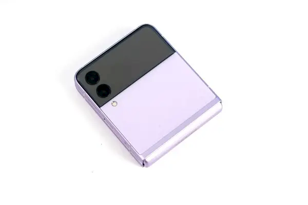 三星Galaxy Z Flip 3被折叠418503次!终于坏了(图2) 三星Galaxy Z Flip 3被折叠418503次!终于坏了
