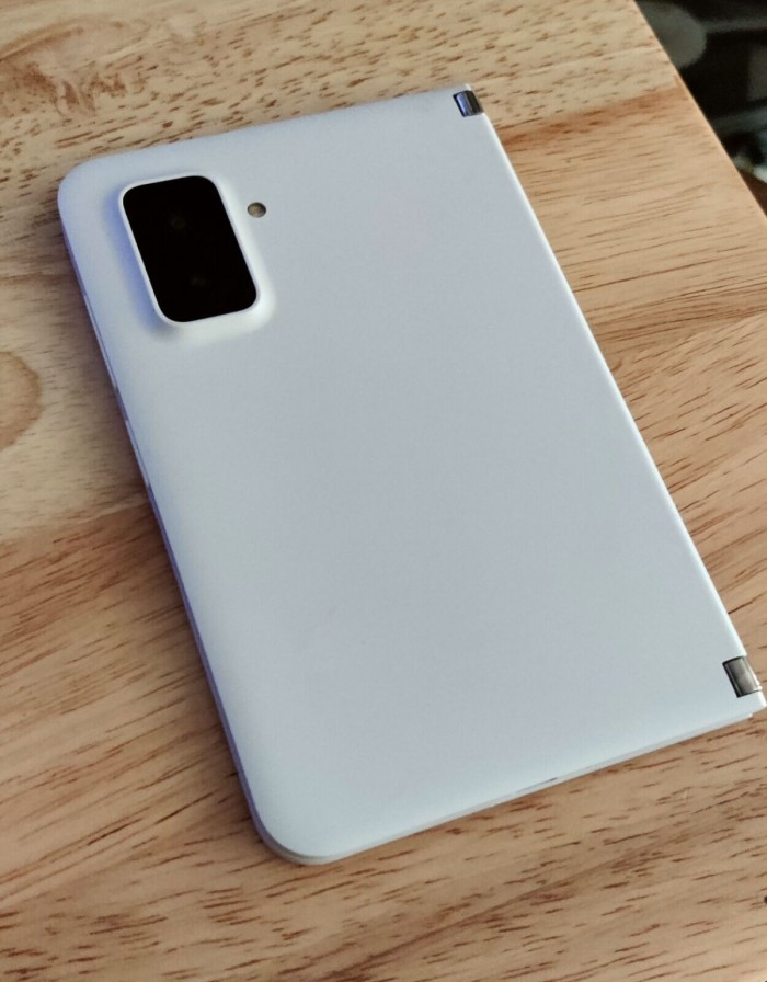 未曾发布的微软塑料外壳版Surface Duo在eBay上现身(图2) U64fA4iNQKxTNFvs2maLSc_1200_80.jpg