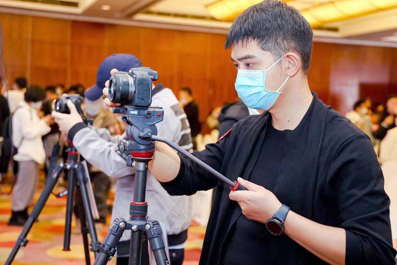 佳倍热爱 无惧挑战 EOS青年影像学院厦门站开讲(图2)