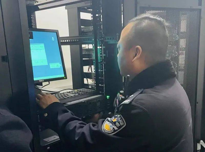 重庆交巡警车管所业务不断档、服务不断网，全力服务企业群众