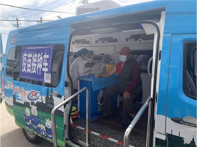 助力老年人疫苗接种 预防接种车开进武汉东湖高新区(图2)