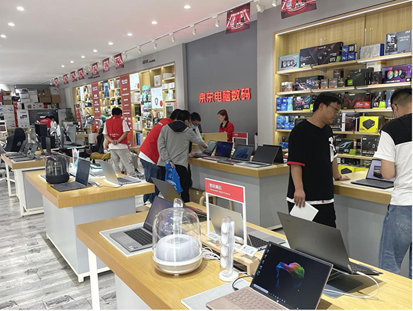 复工复产开启“提速键” 电脑数码市场重燃“烟火气”