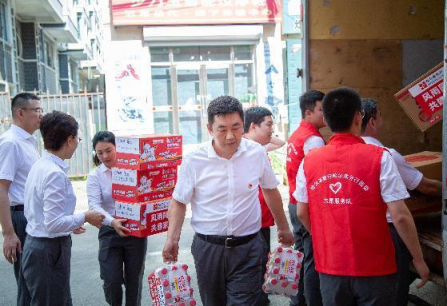 
                            哈尔滨银行深入抗洪一