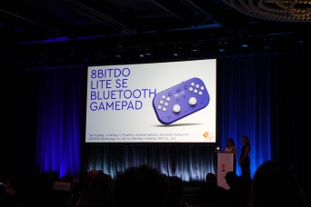 再创捷报:八位堂(8BitDo)Lite SE 蓝牙手柄荣获 IDEA 铜奖(图2)