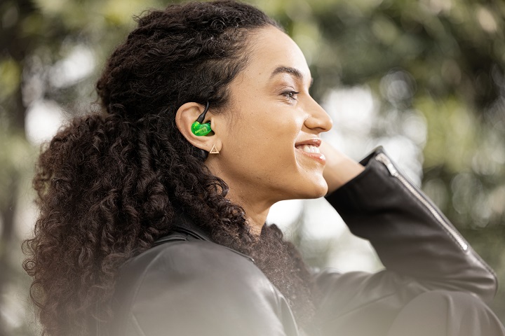 高品质SHURE SE215绿色限量特别版隔音耳机隆重上市(图2)