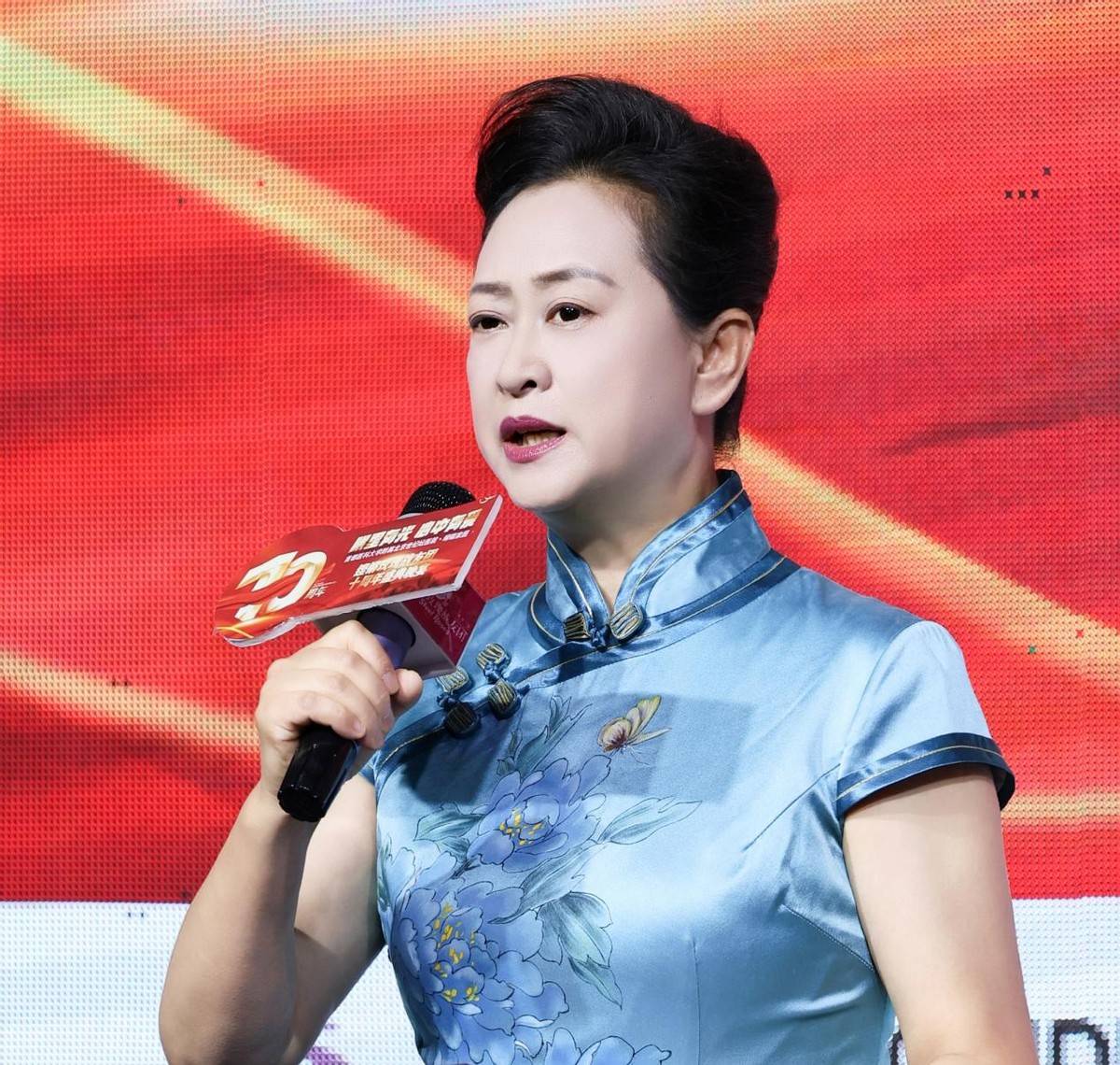 
                            乳腺癌公益组织铿锵玫