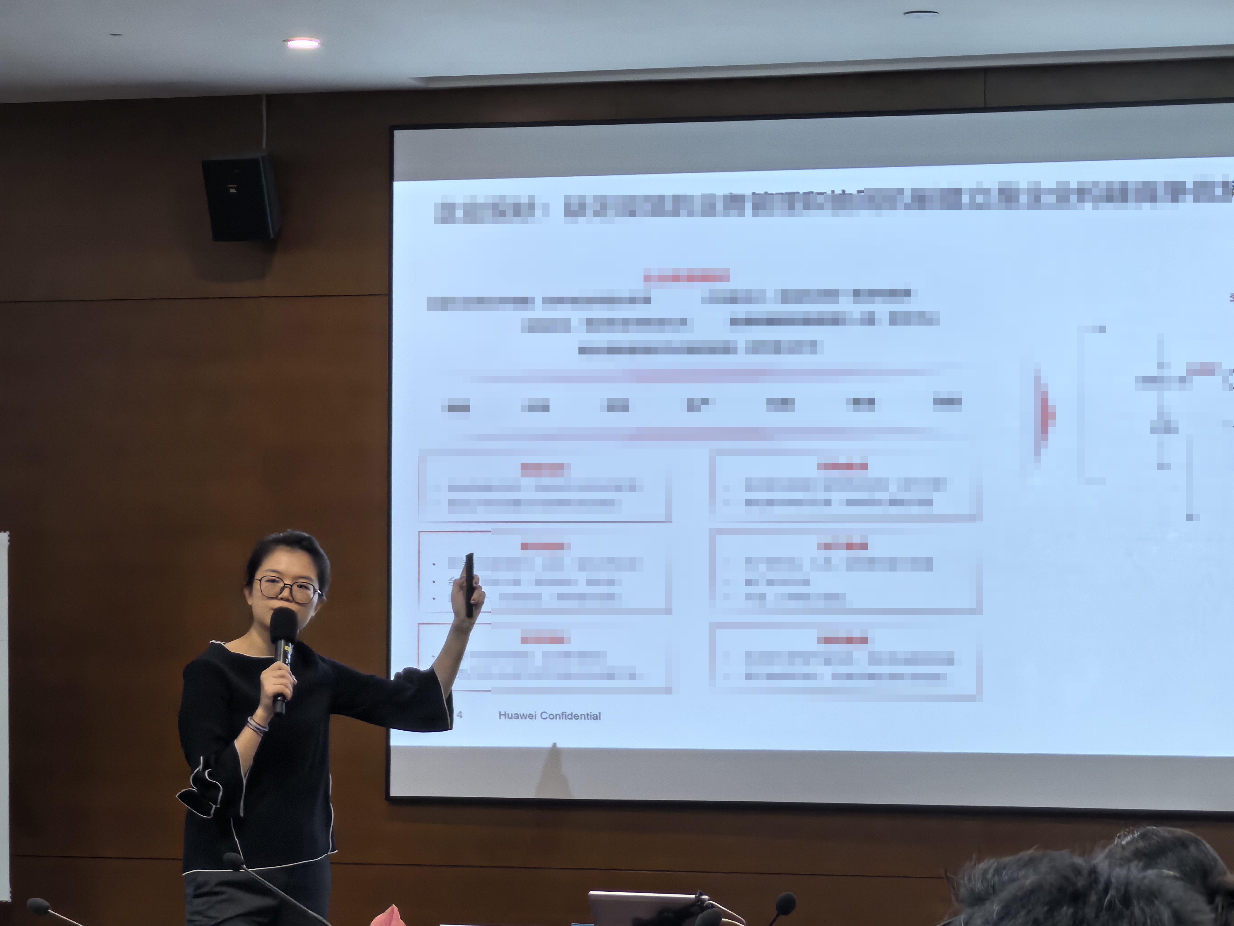 “云智龙华 数赋质新”龙华区工业企业走进华为南方工厂!(图4) 配图4.jpg