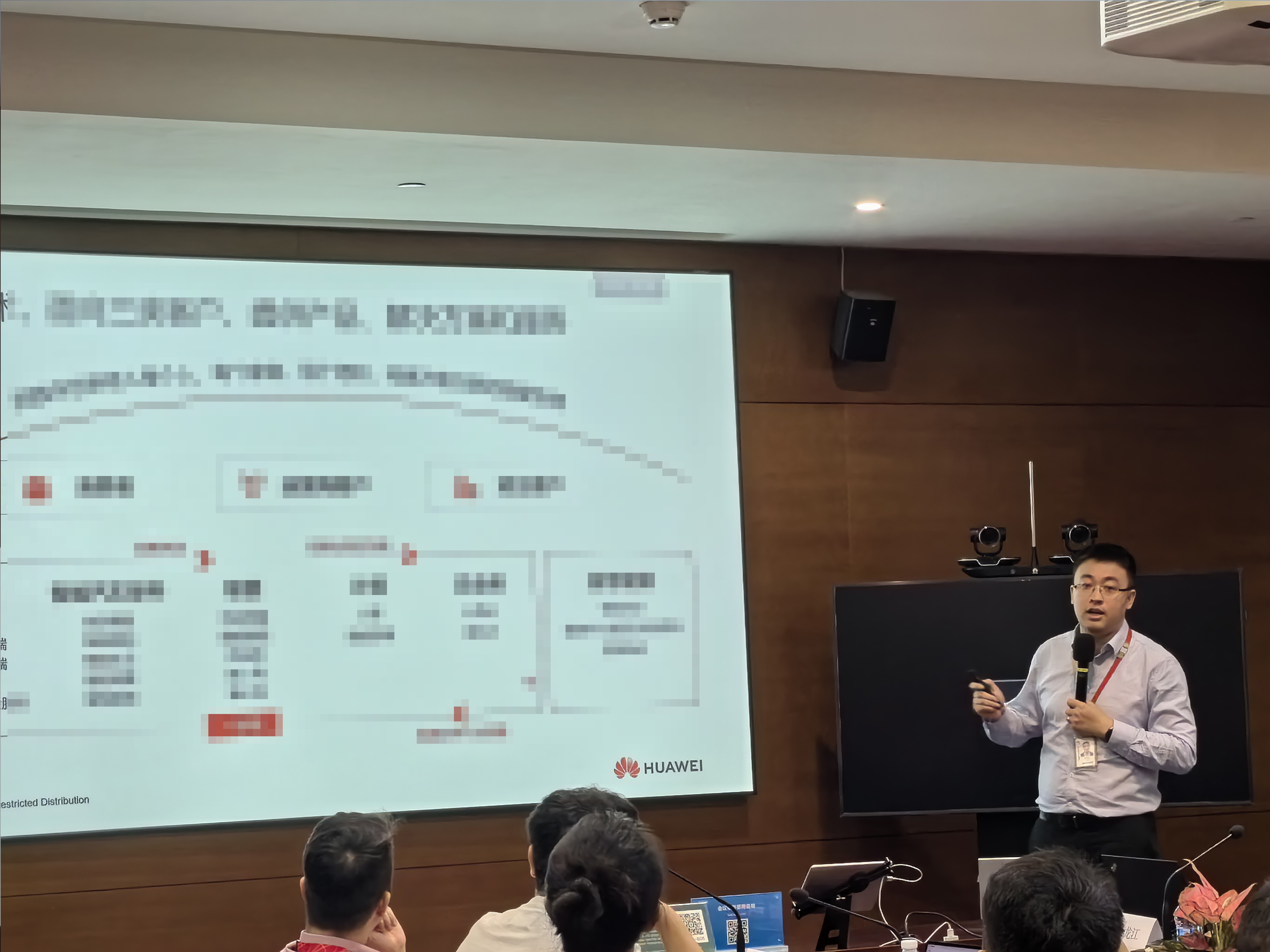 “云智龙华 数赋质新”龙华区工业企业走进华为南方工厂!(图3) 配图3.jpg