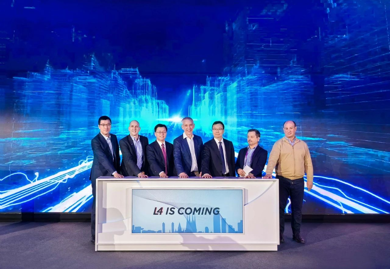 MWC 2024巴塞罗那 | 亚信科技CTO欧阳晔：自智网络副驾加速自智网络向高
