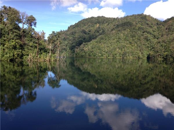 
                            云南绿春：绿水青山间
