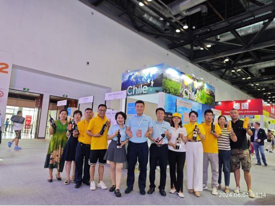 云仓酒庄在北京国际葡萄酒博览会大放异彩,谱葡萄酒文化新篇章(图2)