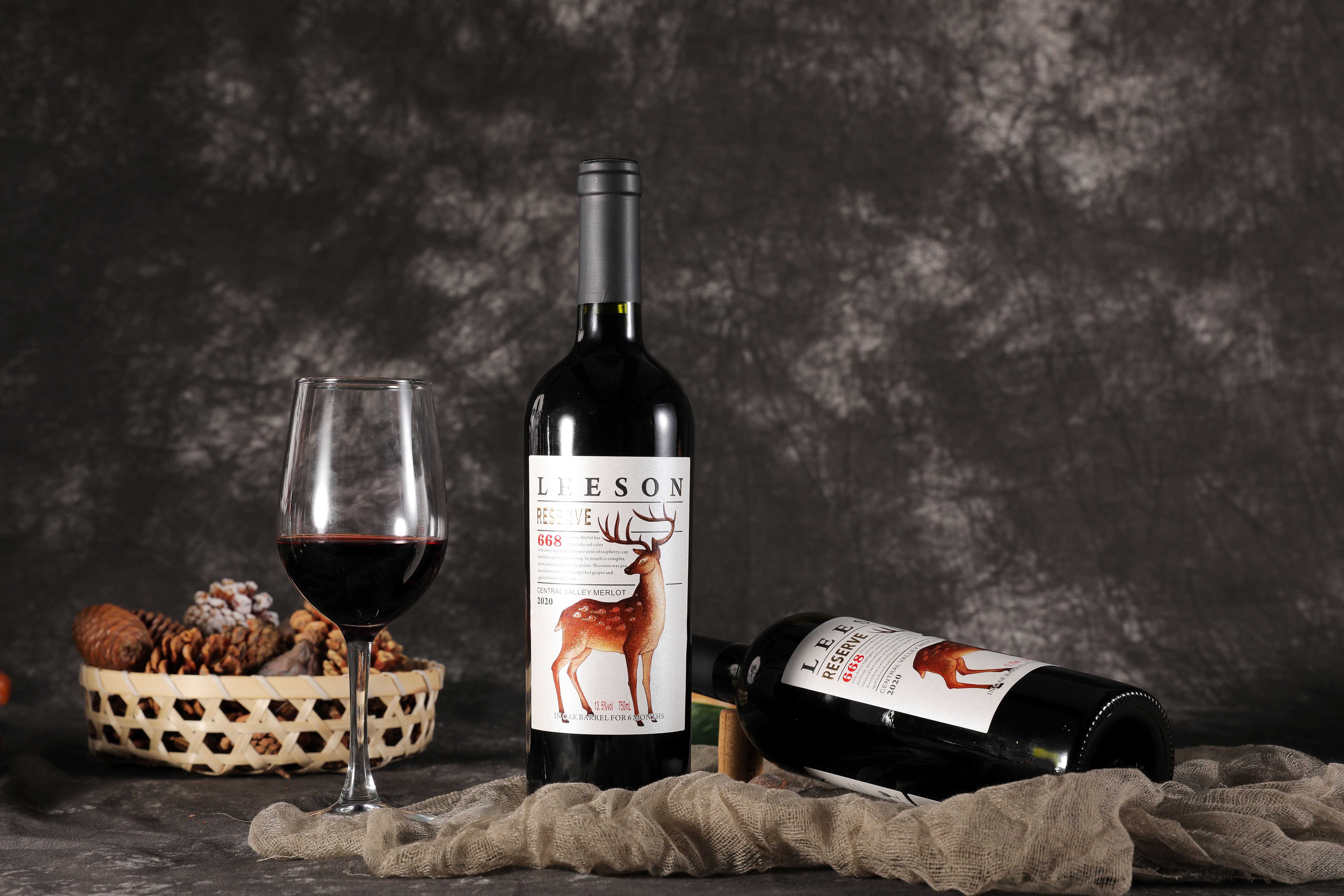 红酒的色彩魔法:探索酒色的奥秘(图2)