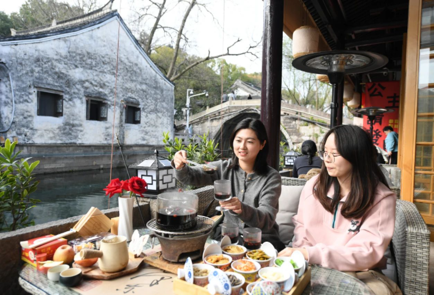 市场调研：“她经济”在酒类消费市场上的“份量”，恐怕和报告中的不大一样