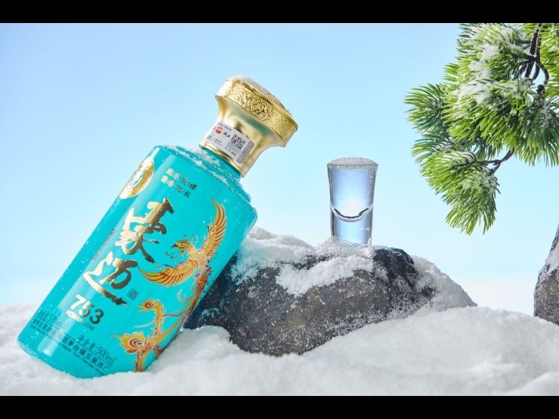 跨界合作:白酒与时尚和艺术的碰撞与融合(图3)