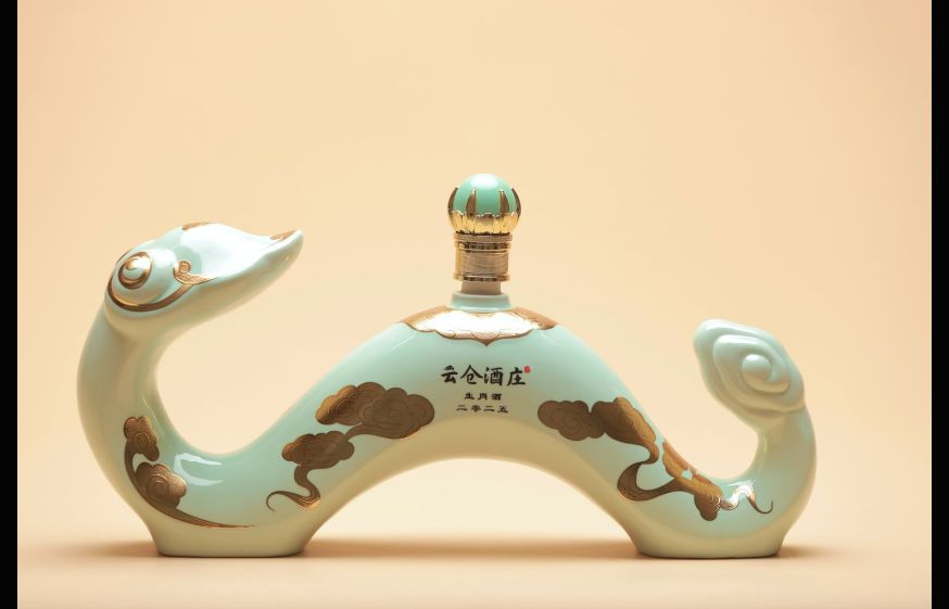 云仓酒庄蛇年生肖酒:千年匠心酿就祥瑞之礼(图2)