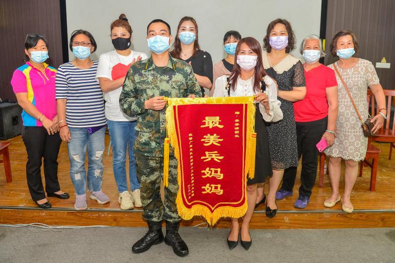
		         “兵妈妈”进军营，走近最可爱的人
		       