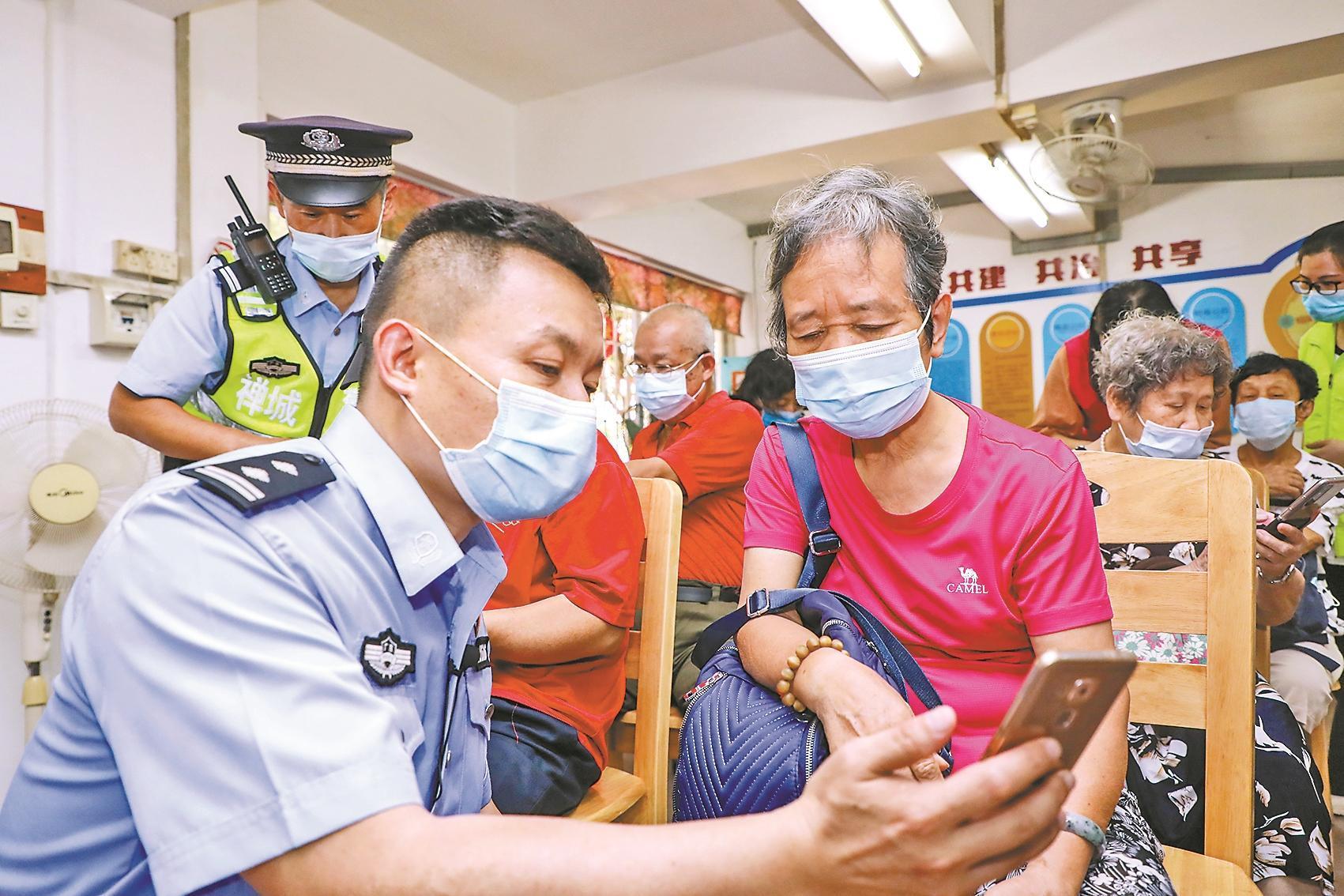 
		         免费派发鸡蛋、代办养老保险……这些诈骗套路要警惕！
