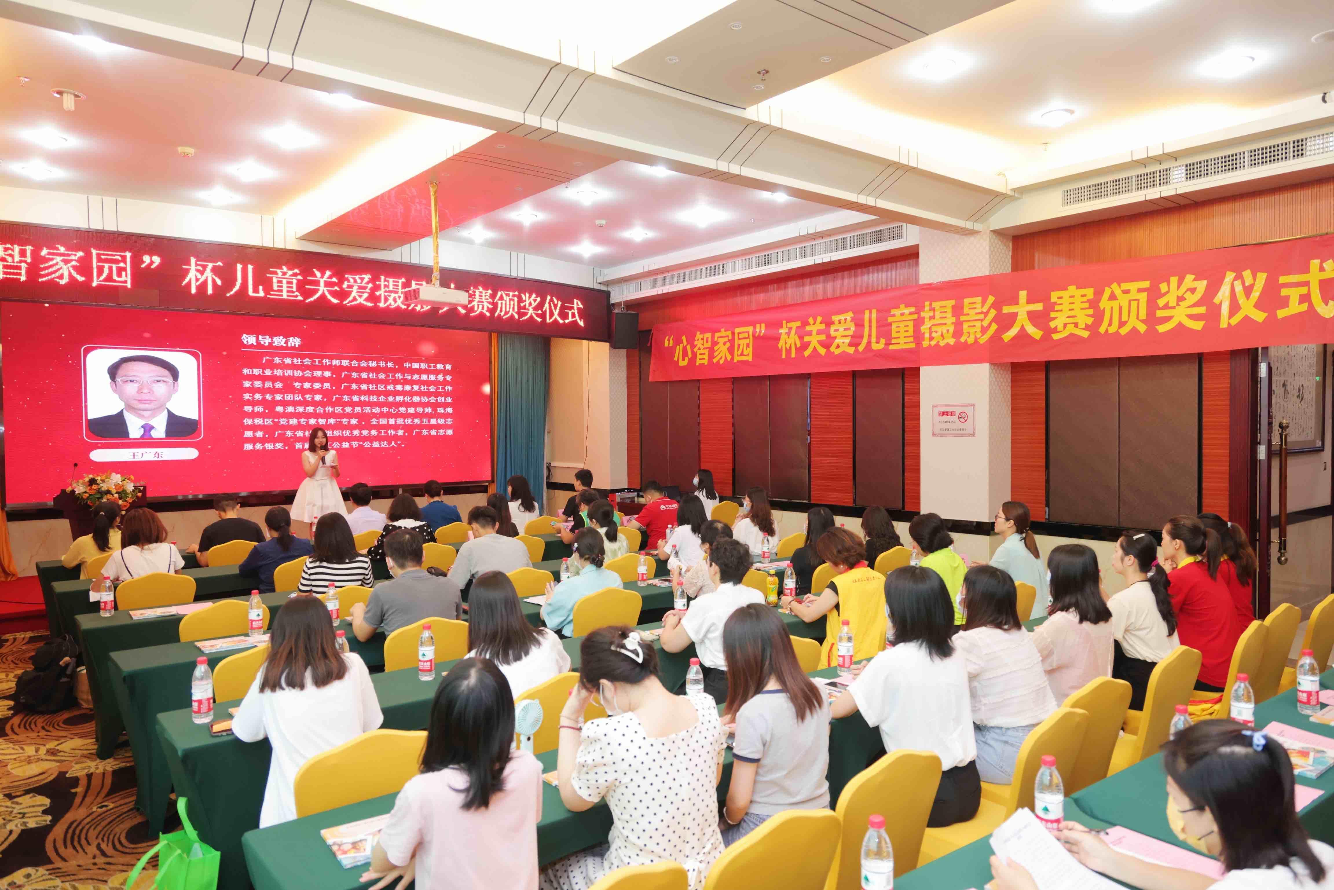 
		         28幅优秀作品获奖！这场摄影大赛旨在关注困境、留守儿童