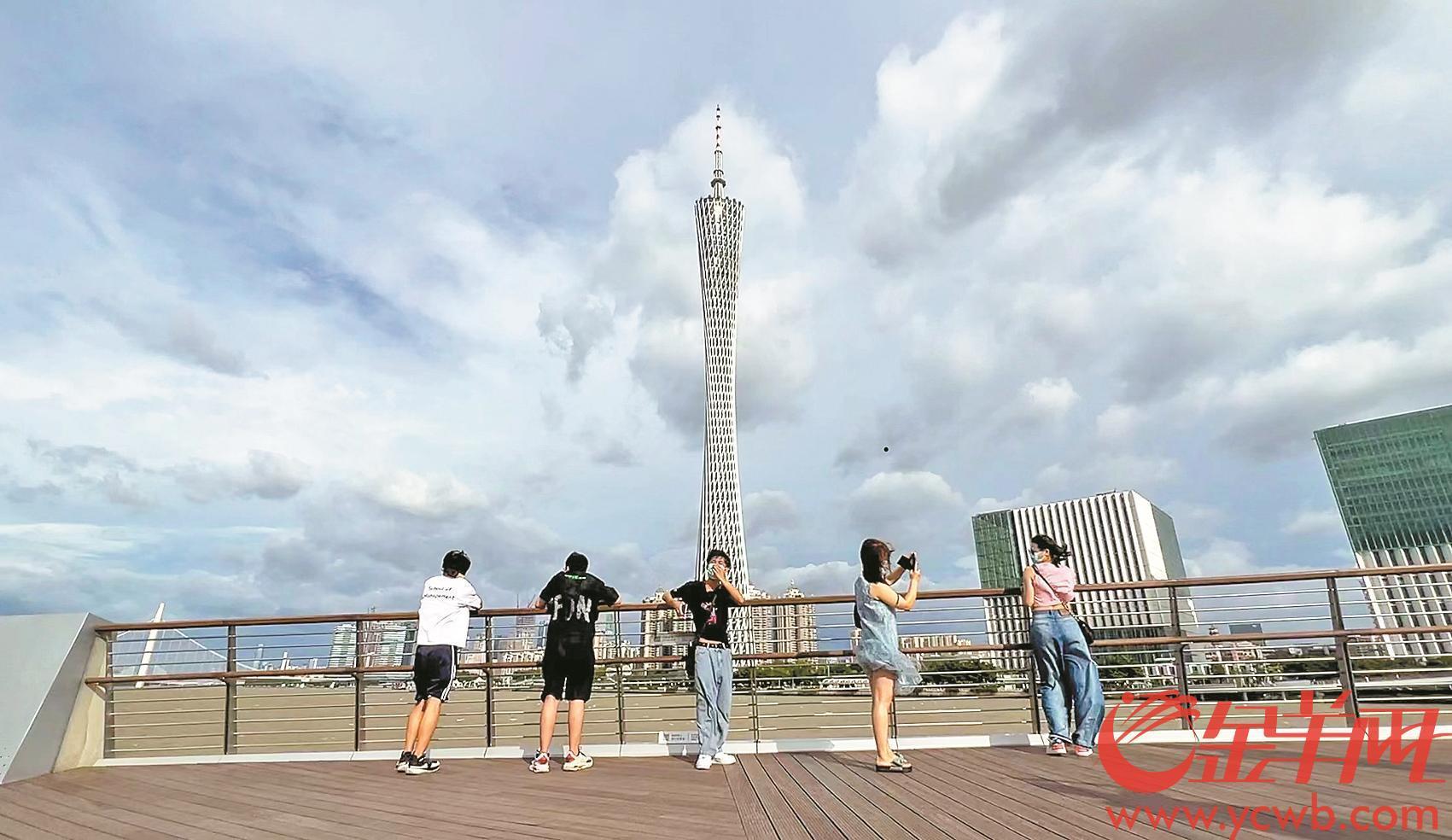 
		         “暹芭”或今天正面袭击粤西 “艾利”紧随其后现身
	