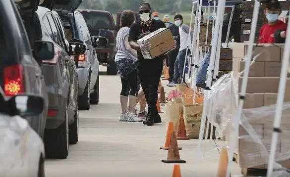 德国中产家庭排队7小时领救济粮,反俄制裁对各国人民带来了什么问题？