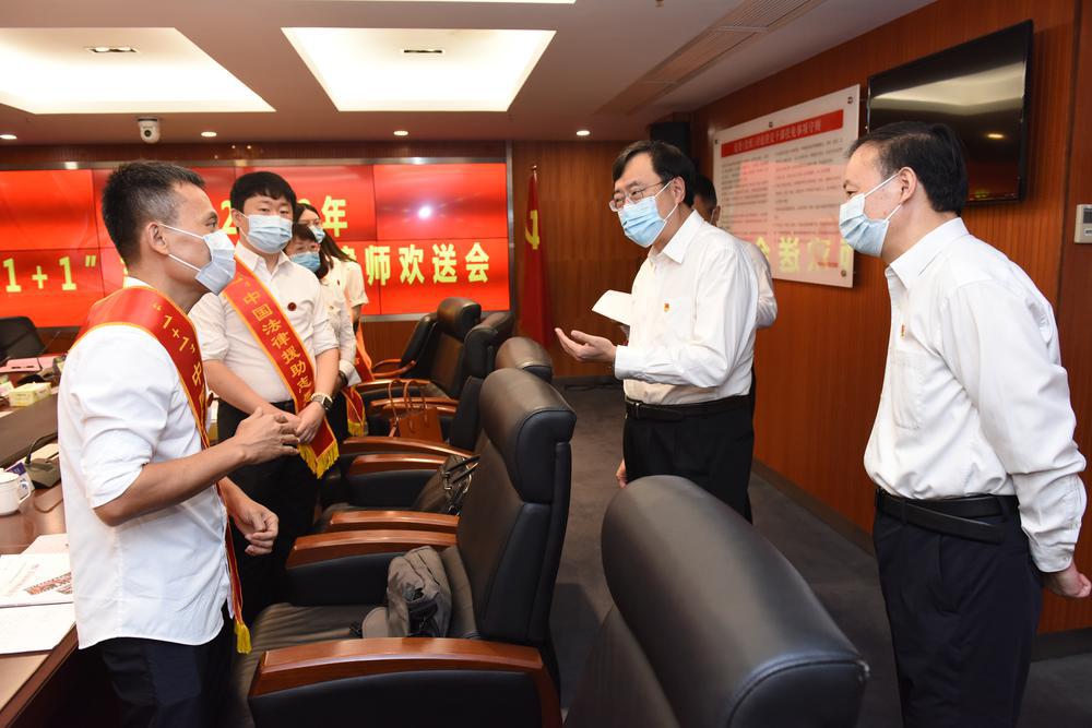 
		         广东12名律师将前往中西部地区开展法律援助服务
		