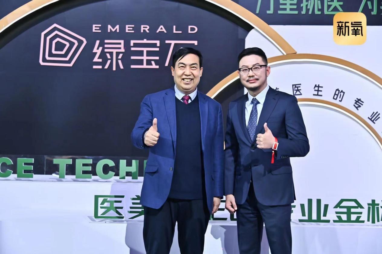 国际医学师俊莉主任“三次蝉联”新氧绿宝石医生