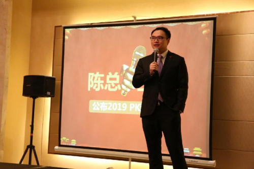 茉初MOCYNE，一个“有颜有料”的新锐穿戴甲品牌
