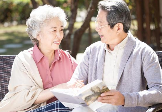50岁了如何买养老保险？居民养老和商业养老任选